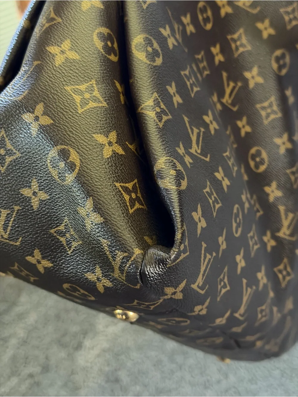 Louis Vuitton monogram Artsy with COA/dust bag